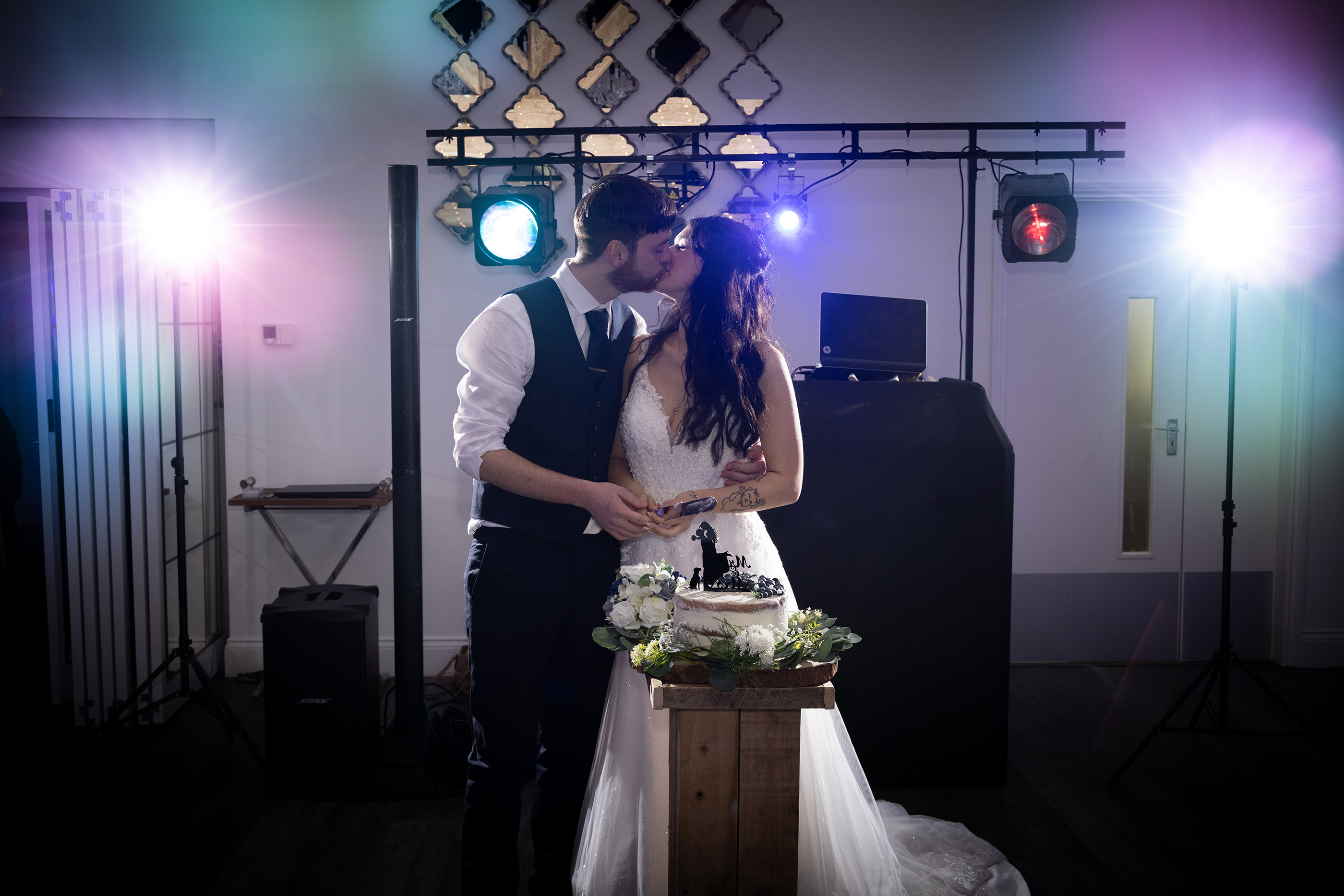 Emily and Neil cut their wedding cake 