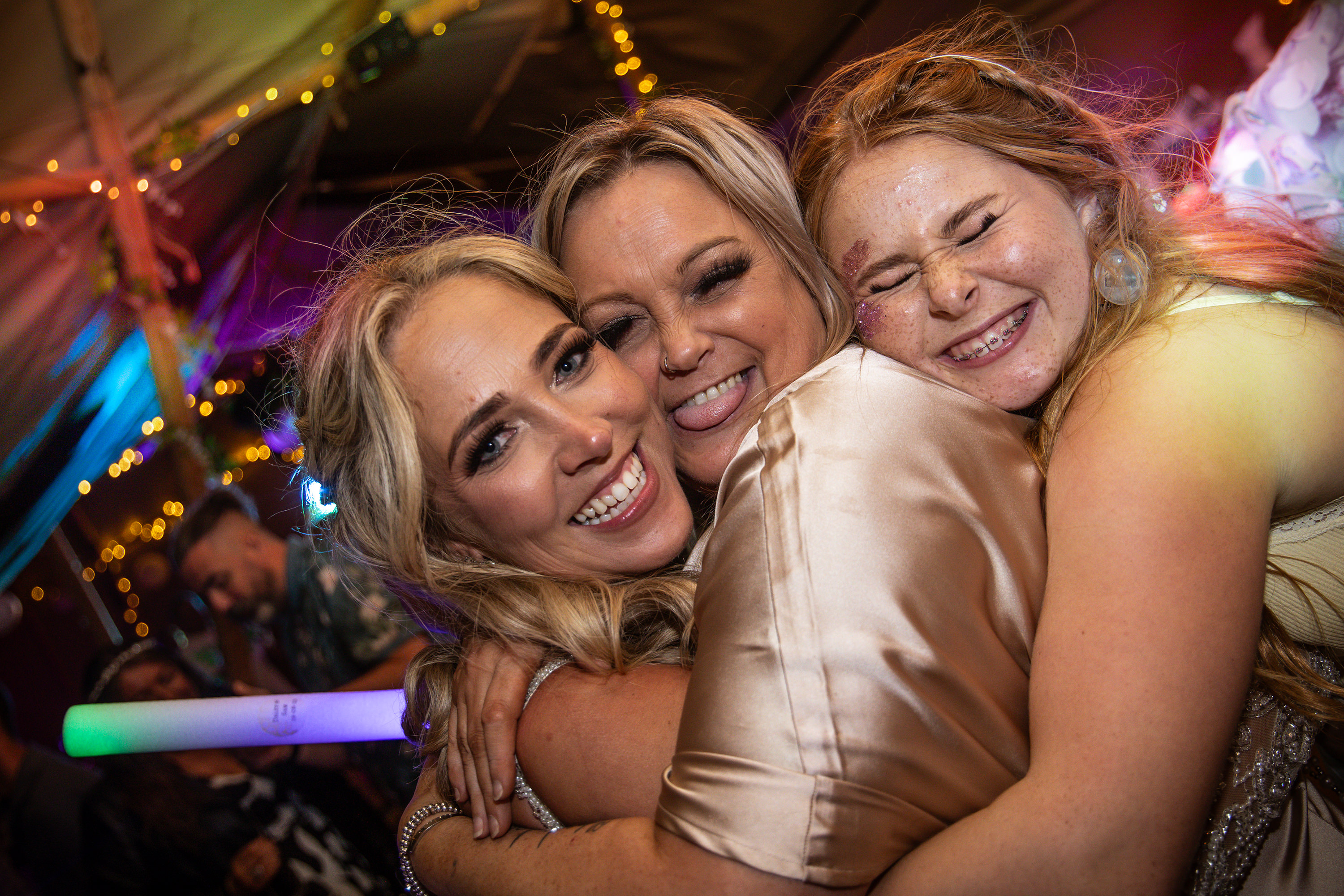 The bride with her sister and daughter 
