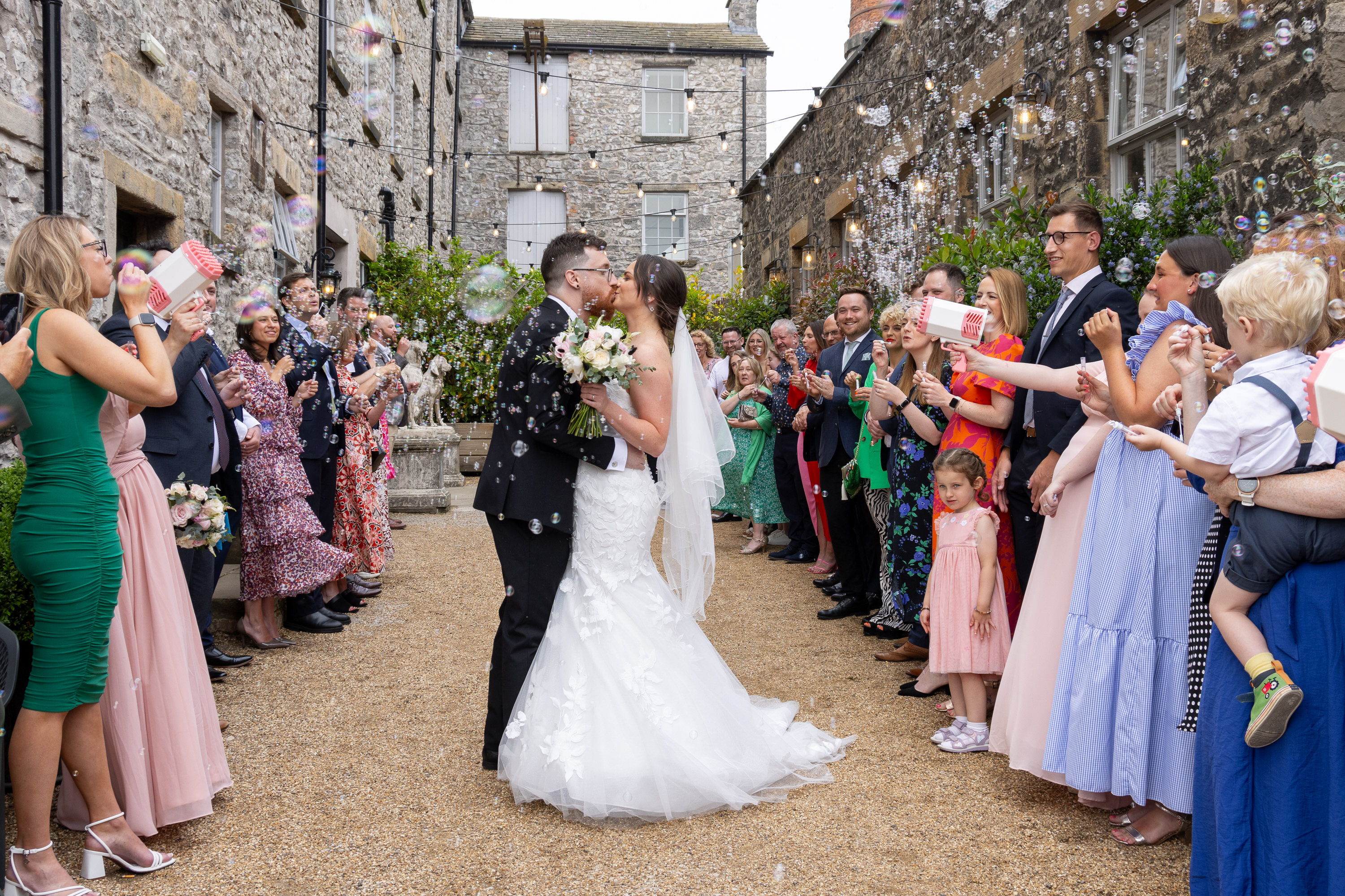 Bubble confetti at the wedding 