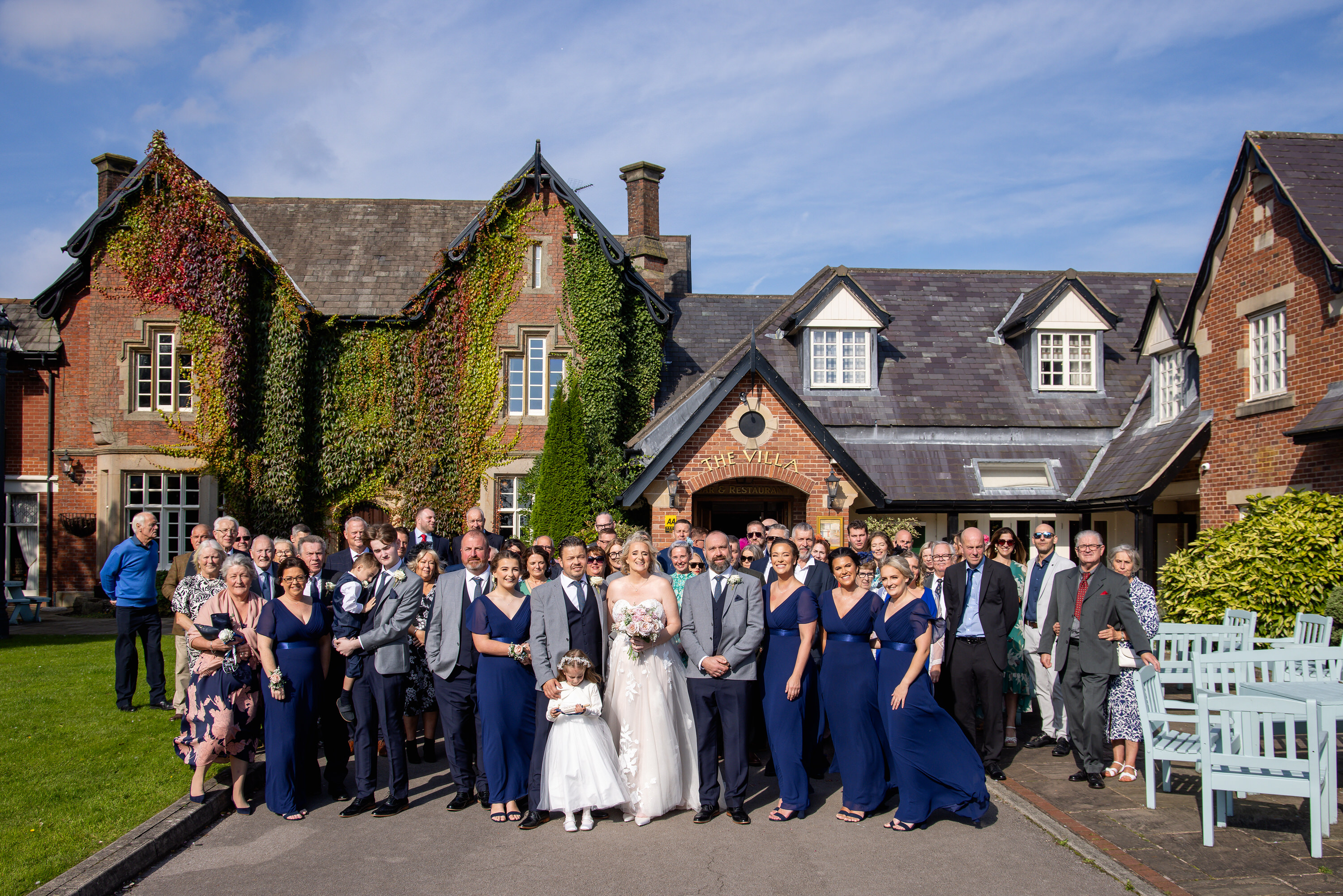 A group photo of all the wedding guests 