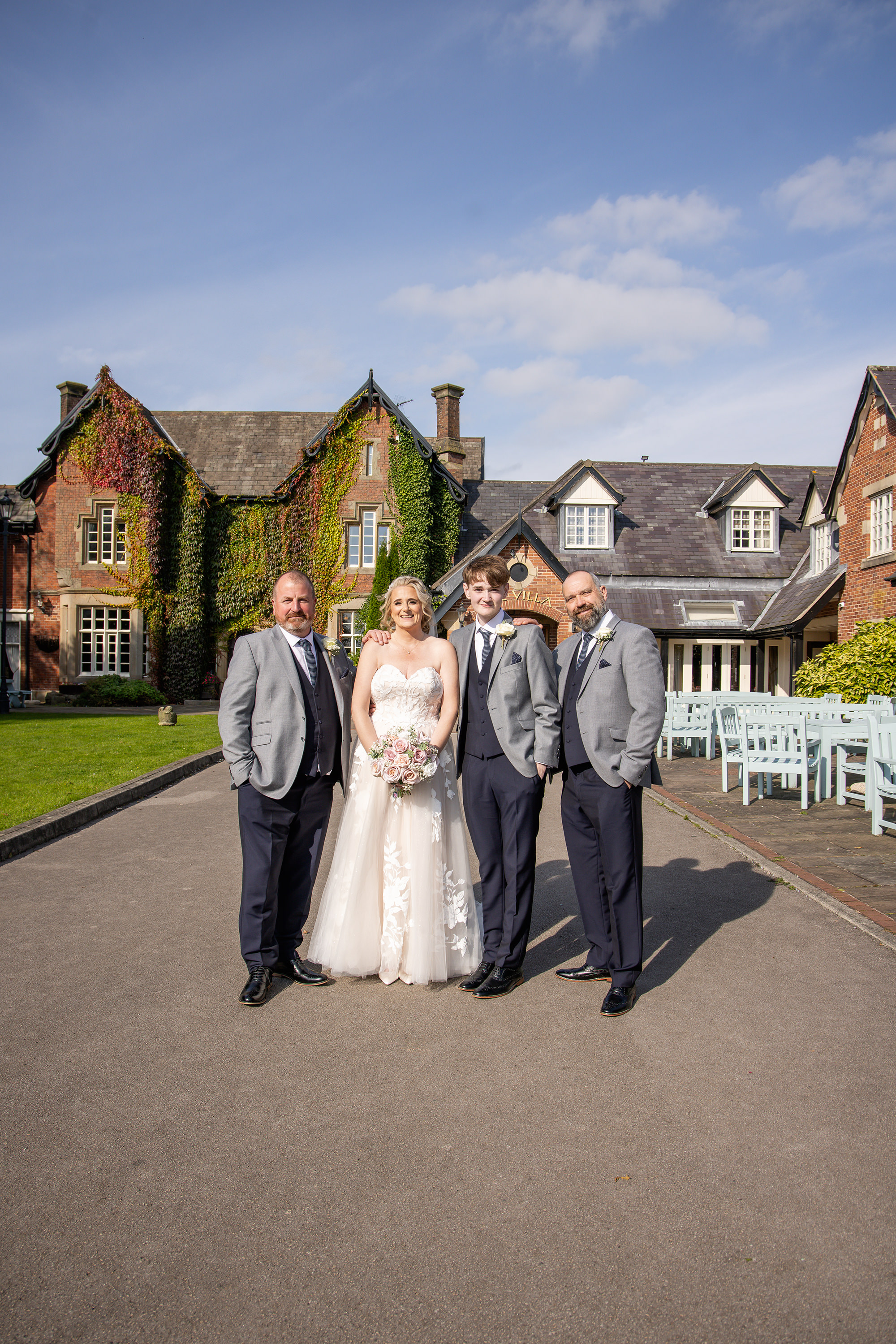 The bride and the groomsmen 