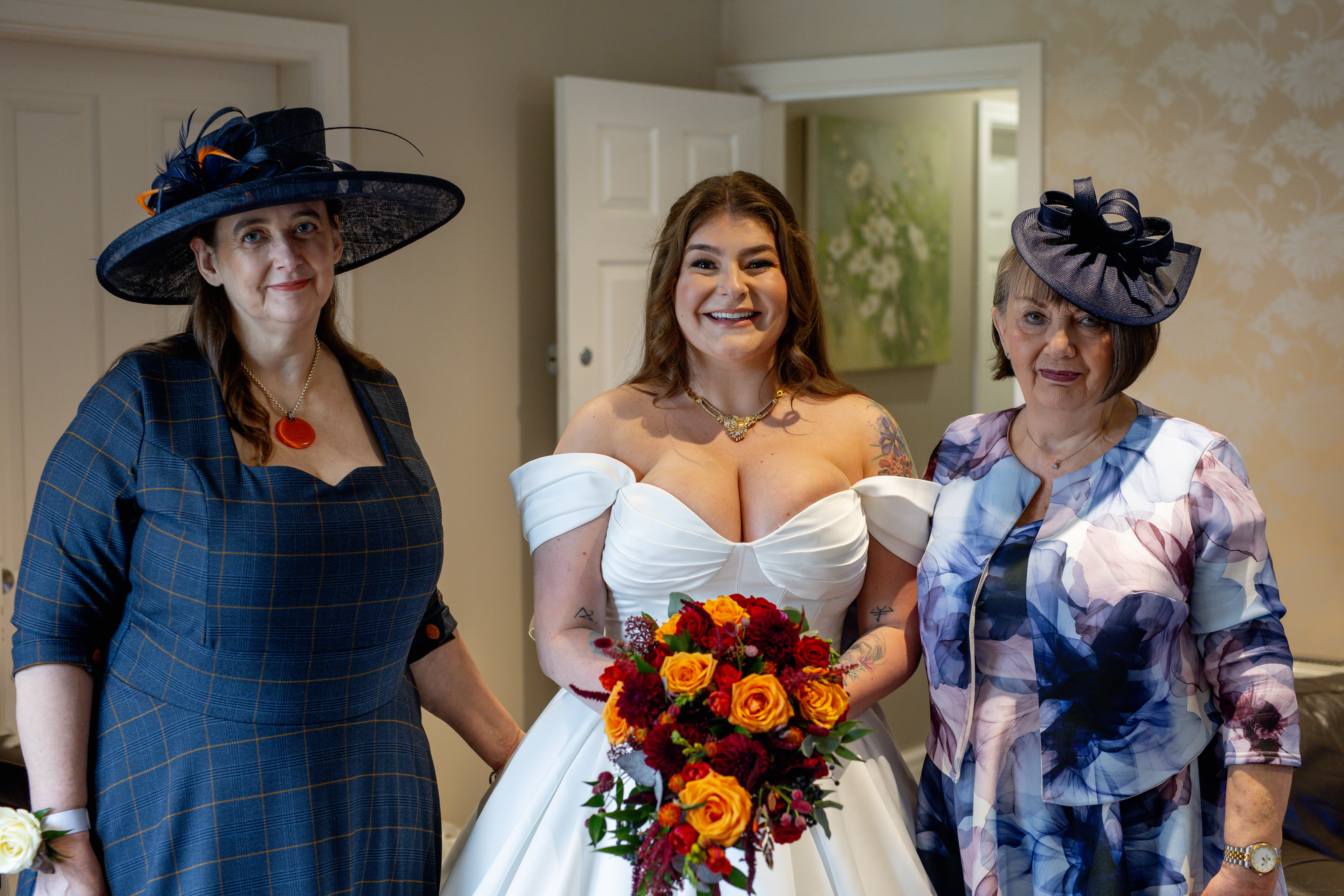  The bride with her mother and mother-in-law 
