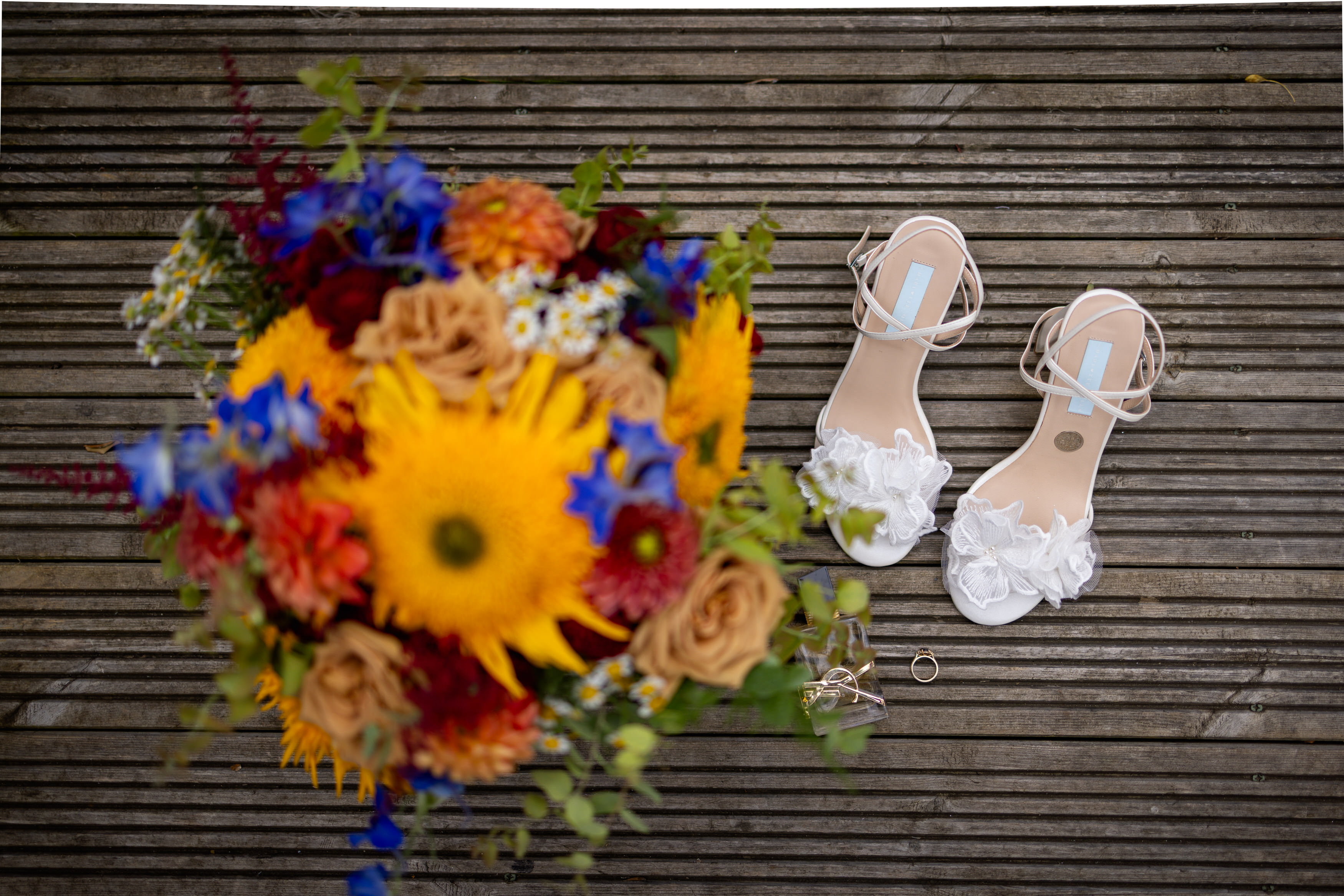 The Brides beautiful bouquet of colorful flowers