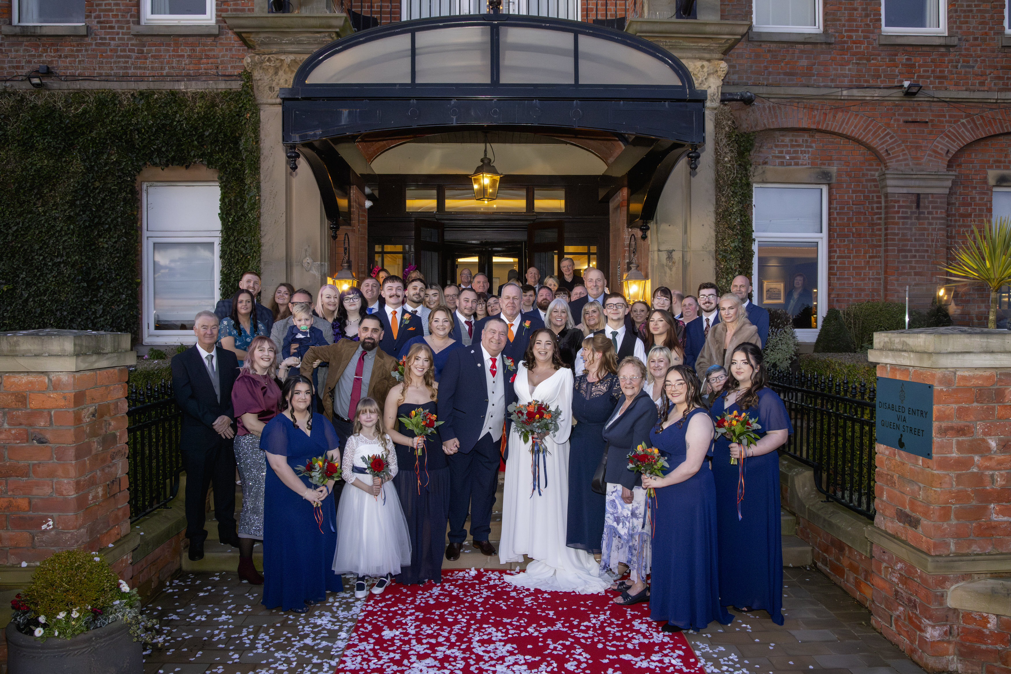 The wedding group photo of all the guests and family members 